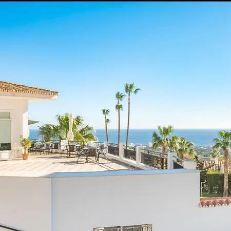 Atico Duplex Casa Marin ベナルマデナ